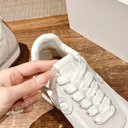 FLOW RUNNER SNEAKER IN LIGHT GRAY SUEDE AND WHITE SHEEPSKIN