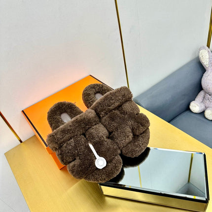 CHYPRE SANDAL IN WALNUT BROWN SHEARLING