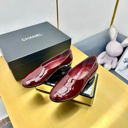 CC SIMPLE FLATS 25S IN DARK RED GLOSSY LEATHER