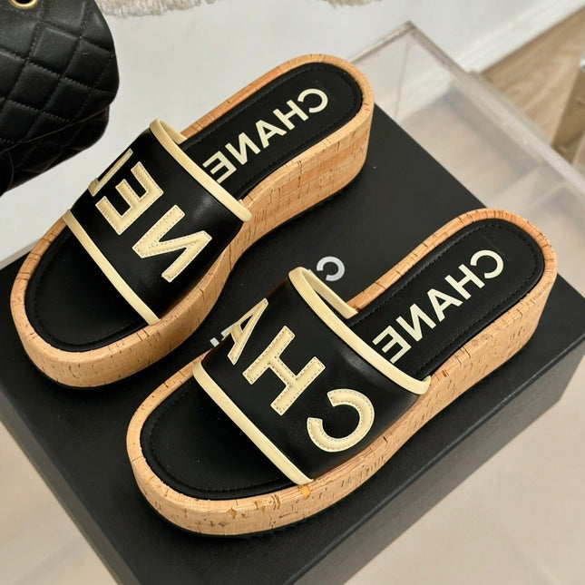 THICK SOLE LETTER SLIPPERS IN BLACK SHEEPSKIN