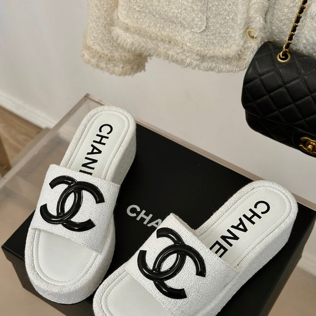 CLASSIC SLIPPERS THICK SOLE IN WHITE TWEED