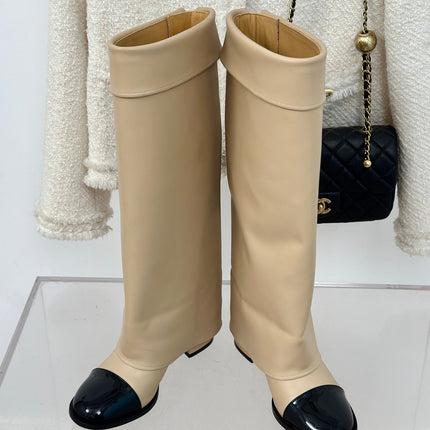 CHANEL 26S KNEE HIGH BOOTS 50MM IN BEIGE SMOOTH CALFSKIN WITH BLACK PATENT CALFSKIN CAP TOE GOLD HARDWARE