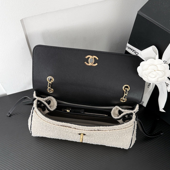 CHANEL 26S SHOULDER BAG 29 IN BLACK CALFSKIN AND LIGHT BEIGE FUZZY TWEED