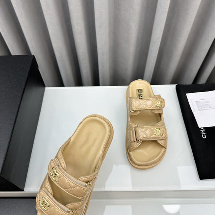dad sandals beige patent lambskin mules