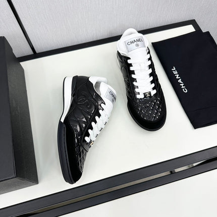 SPORTS SHOES IN GLOSSY BLACK CALFSKIN
