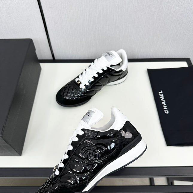 SPORTS SHOES IN GLOSSY BLACK CALFSKIN