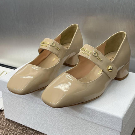 MEDIUM 35 MM HEEL PUMP IN CAMEL BEIGE PATENT CALFSKIN