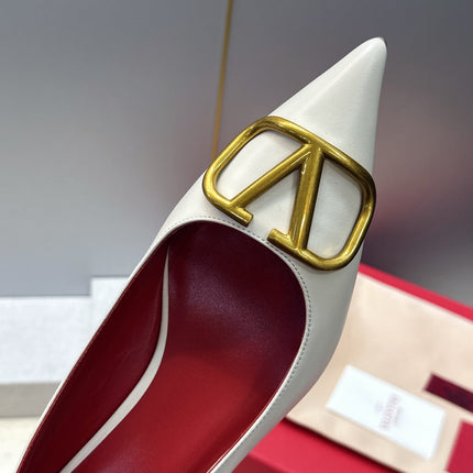 VALENTINO 26S HIGH HEELS 40 MM IN CREAM WHITE CALFSKIN WITH GOLD HARDWARE
