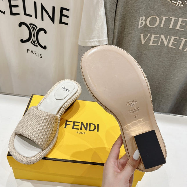 FENDI FFOLD MEDIUM-HEEL SANDALS 45 MM IN BEIGE COTTON FIBRE
