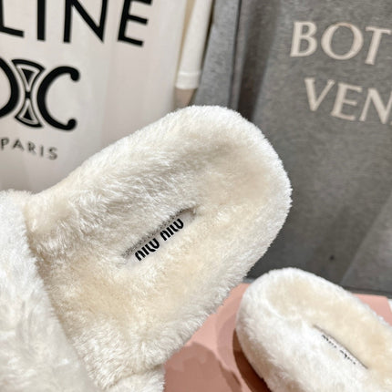 MIUMIU 26S FLAT SLIDES IN CREAM BEIGE SHEARLING