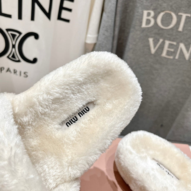 MIUMIU 26S FLAT SLIDES IN CREAM BEIGE SHEARLING