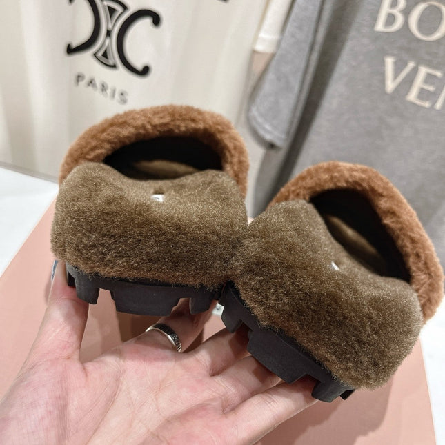 MIUMIU 26S FLAT SLIDES IN BROWN SHEARLING