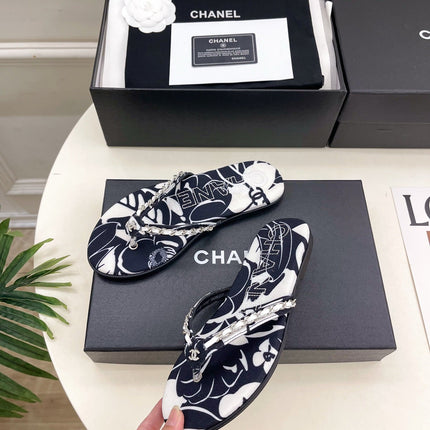 CHANEL 26S THONG SANDALS IN BLACK AND WHITE FLORAL PRINT FABRIC