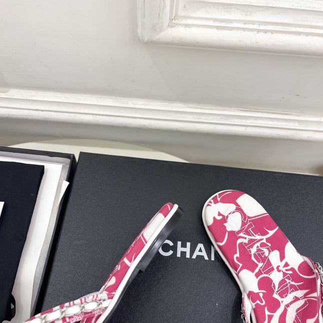 CHANEL 26S THONG SANDALS IN PINK AND WHITE FLORAL PRINT FABRIC