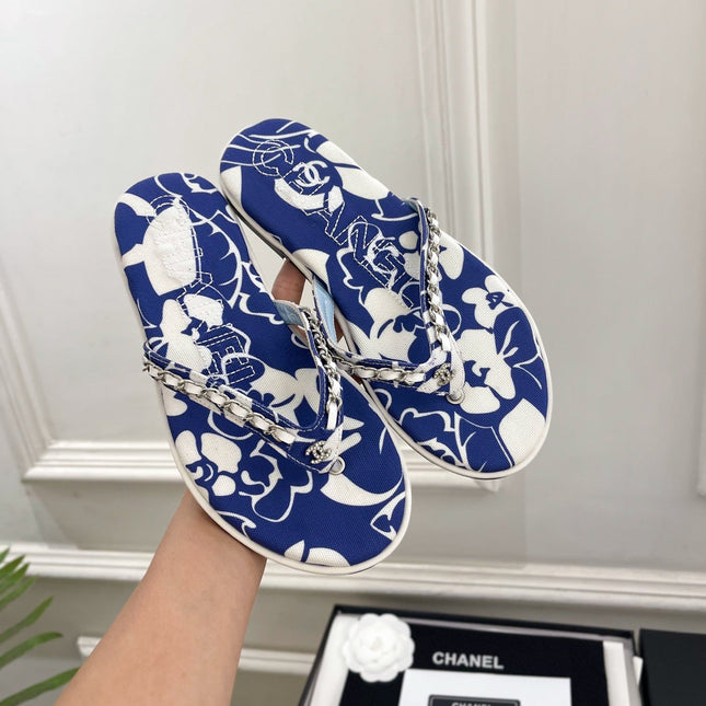 CHANEL 26S THONG SANDALS IN BLUE AND WHITE FLORAL PRINT FABRIC
