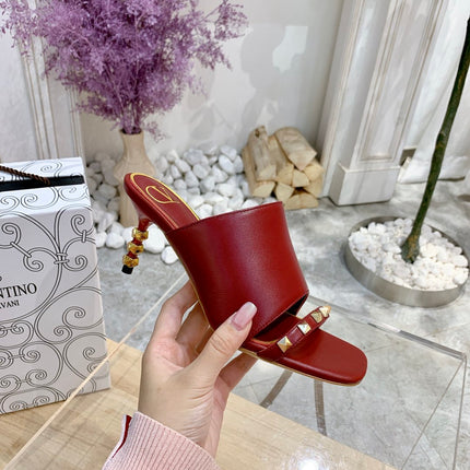ROCKSTUD TOWER-HEEL MULES IN CURRANT RED CALFSKIN 7 CM