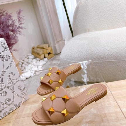 STUD FLAT SLIDE IN PEANUT BROWN LAMBSKIN