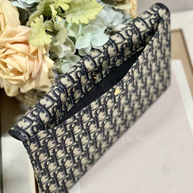 30 MONTAIGNE 30CM BLUE OBLIQUE EMBROIDERY