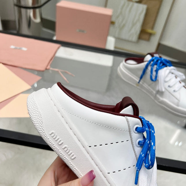 SNEAKER MULES IN WHITE CALFSKIN WHITE BLUE LACES